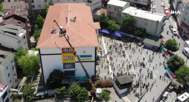 Okul çatısında tehlikeli tadilat!