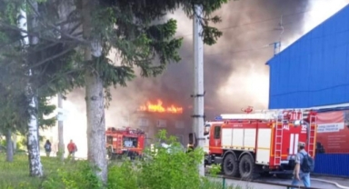 Rusya'da kimya fabrikasında yangın: 2 bin metrekare alan kül oldu