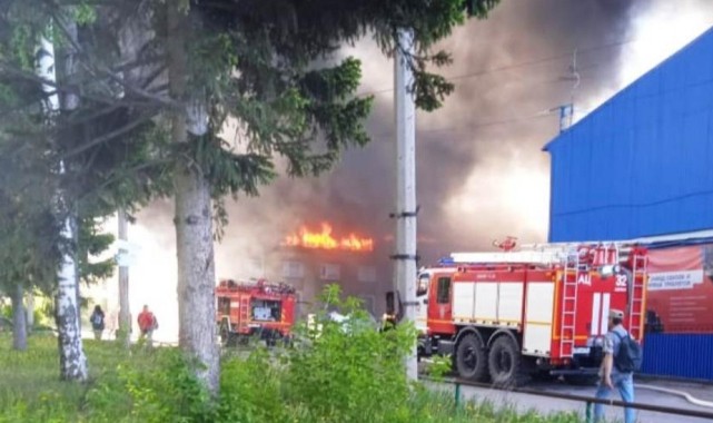 Rusya'da kimya fabrikasında yangın: 2 bin metrekare alan kül oldu