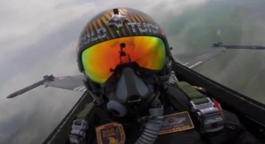 SOLOTÜRK'ün gösterisi nefes kesti! Rize-Artvin Havalimanı'nın açılışında gökyüzünde süzüldüler