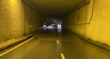 Üsküdar'da sağanak sonrası alt geçidi su bastı