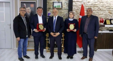 Yahyalı Belediyesinde görevi dolan encümen üyelerine plaket verildi