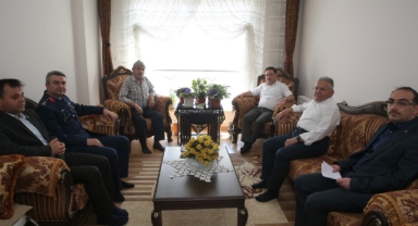 BAŞKAN BÜYÜKKILIÇ’TAN ŞEHİT BABALARINA “BABALAR GÜNÜ” ZİYARETİ
