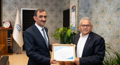 BAŞKAN BÜYÜKKILIÇ’A “EN ÇOK İSTİHDAM VE EN ÇOK KADIN İSTİHDAMI” PLAKETİ