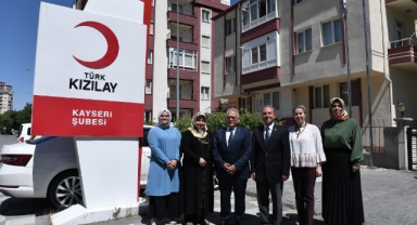 Başkan Büyükkılıç Kızılay Gönüllü Yeleği Giydi Kurban Bağışladı
