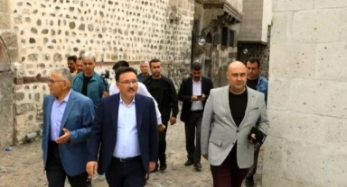 Başkan Büyükkılıç, Vali Çiçek'e Tarihi Kayseri Mahallesi'ni Anlattı!