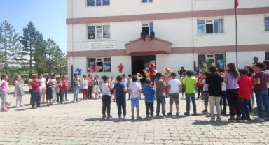 BÜNYAN HAMİDİYE MESLEK LİSESİ ÖĞRENCİLERİ KÖY KÖY GEZEREK MUTLULUK DAĞITIYOR
