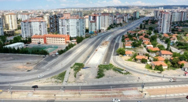 Büyükşehir'in Talas Yeni Raylı Sistem Hattı Üzerinde Yol Ve Çevre Düzenleme Çalışmaları Sürüyor
