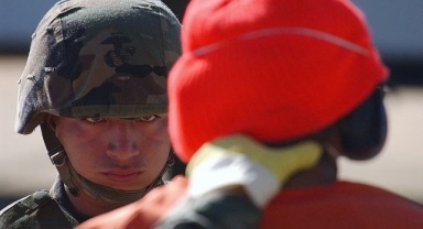 Guantanamo'daki tutuklularla ilgili geçmiş yıllara ait kareler yayınlandı.