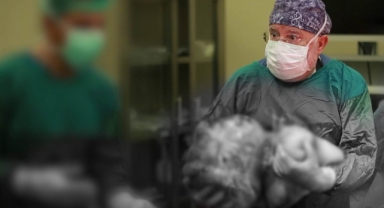 Kadın hastanın karnından 16,9 kiloluk dev kitle çıktı, 40 yıllık doktor bile şaşırdı