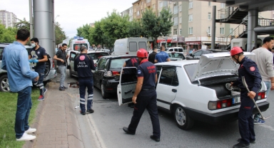 Kayseri'de 9 araç birbirine girdi: 1 kişi yaralandı!