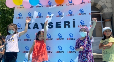 LÖSEV İYİLİKLER TIRI SİVAS’TA KANSERLE SAVAŞAN AİLELER İLE BULUŞUYOR