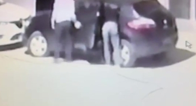 Sultanbeyli'de gece vakti otomobilden para ve giysi çaldılar