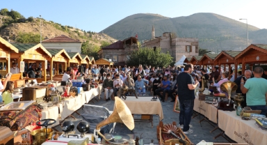TALAS’IN EN RENKLİ PAZARI YİNE DOLU DOLU
