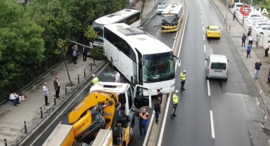 Üsküdar'da İETT otobüsü ile iki tur otobüsü çarpıştı!