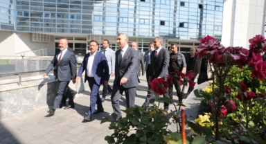 Vali Gökmen Çİiçek'ten Başkan Çolakbayrakdar'ın Projelerine Övgü ve Destek