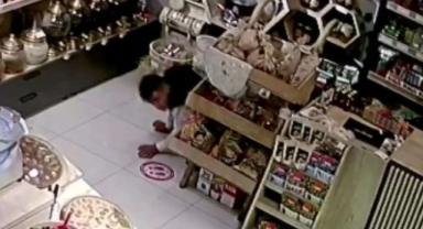 Yürüyerek Geldi Sürünerek Çıktı