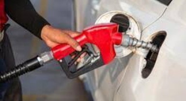 Araç sahiplerini sevindiren gelişme! Benzine bu gece gelmesi beklenen zam iptal edildi!