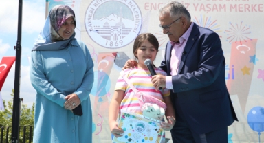 Başkan Büyükkılıç, En Özel Öğrencilere Karnelerini Dağıttı