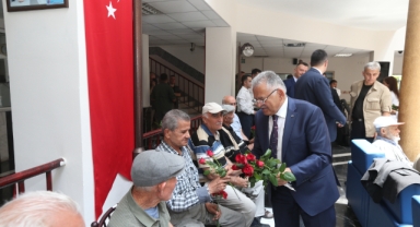 Başkan Büyükkılıç'tan Huzurevi Sakinlerine
