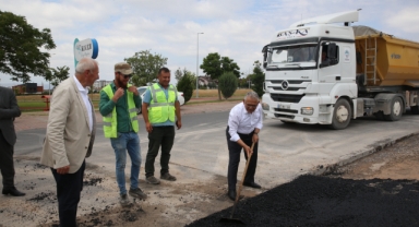 Başkan Büyükkılıç Yol Çalışmalarını Denetledi, Asfalt Serdi