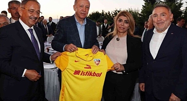 Cumhurbaşkanı'na Kayserispor forması!