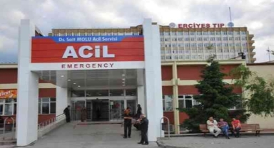 Hastayı bırakıp kavgaya tutuştular!