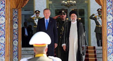 İran'ın başkenti Tahran'a giden Cumhurbaşkanı Erdoğan, Çağrı filminin müziğiyle karşılandı