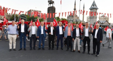 İŞ DÜNYASI “TÜRKİYE AŞKINA” YÜRÜDÜ