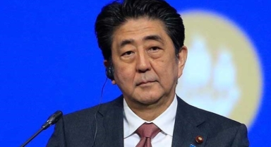 Japonya'da eski başbakan Abe silahlı saldırıya uğradı, durumu ağır!