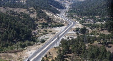 Kahramanmaraş'ta, güvenlik güçlerince helikopter destekli trafik denetimi gerçekleştirildi.