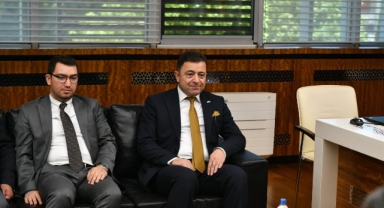 Kayseri OSB Başkanı Mehmet Yalçın ve yönetiminin ziyaretinde konuşan Başkan Memduh Büyükkılıç, dayanışma mesajı verdi!
