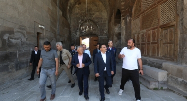 Kayseri Valisi Gökmen Çiçek ve Başkan Büyükkılıç'tan Selçuklu eseri Karatay hanı'nda inceleme!