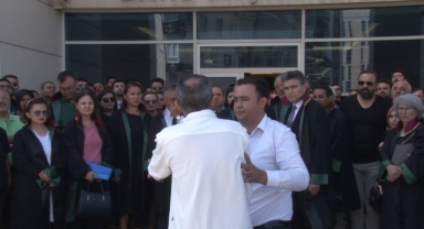Mahkemeden çıkan şahıs, basın açıklaması yapan avukatlara tepki gösterdi!