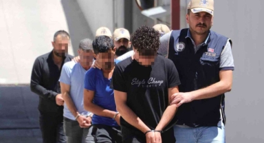 Örgüt içerisinde silahlı fotoğrafları çıktı, 'Biz değiliz' dediler!