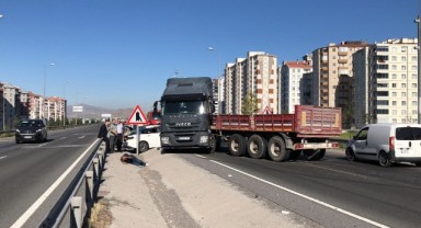 Otomobile çarpan tır makasladı: 2 yaralı!