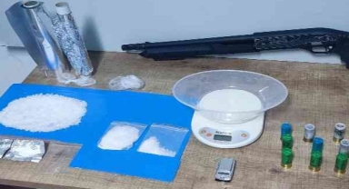 Polisin dikkatiyle park halindeki araçta uyuşturucu bulundu!