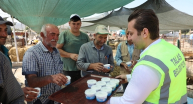 Talas Belediyesi’nden Kurban Pazarında Dondurma İkramı