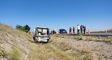 Yolcu otobüsü yoldan çıktı: 1'i ağır 17 yaralı!