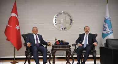 Bakan Muş'tan Başkan Büyükkılıç'a Tebrik ve Teşekkür