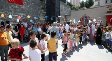 Başkan Yalçın'dan Yaz Kuran Kursu öğrencilerine Dondurma İkramı
