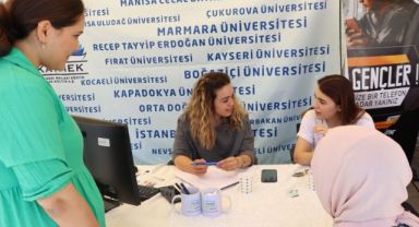 Büyükşehir 15 Günde 1500 Öğrenciye Ücretsiz Danışmanlık Hizmeti Verdi