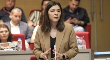 CHP'li başkan yardımcısı İzel Zenginobuz'dan olay sözler: Sınavda soruları aldım, ful çektim!
