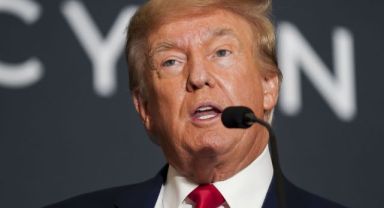 FBI açıkladı: Donald Trump'ın evinde 'çok gizli' belgeler ele geçirildi!