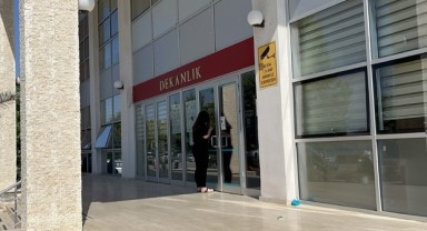 Geç kaldığı sınava girebilmek için kapıyı zorladı, camlara vurdu!