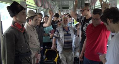 Genç KAYMEK'ten Tramvayda Zafer Bayramı'na Özel Farkındalık Etkinliği