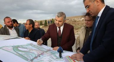 İyi Parti Büyükşehir Belediyesi Meclis Grup Başkan Vekili Kazım Yücel “Yüz Ellinci yılda 150 Proje derken 5 yılda aldığınız kararları unuttunuz hayata geçirmediniz” dedi