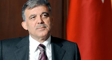 Korkusuz gazetesinden Ahmet Takan 11. Cumhurbaşkanı Abdullah Gül'ün Kovid-19 testinin pozitif çıktığını duyurdu.