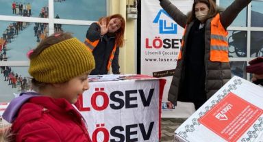 LÖSEV Mutlu et paketleri ile mutluluk paylaştıkça çoğalıyor!