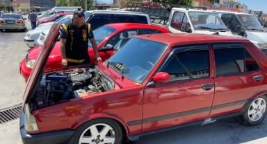 Oto hırsızlık polisleri oto pazarını denetledi!